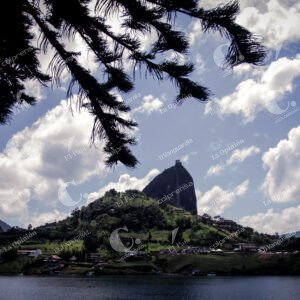 Embalse de Guatapé - Cerro de El Peñol