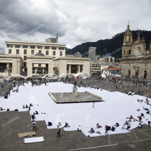 Sumando Ausencias - Doris Salcedo