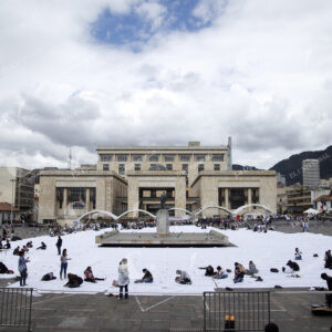 Sumando Ausencias - Doris Salcedo