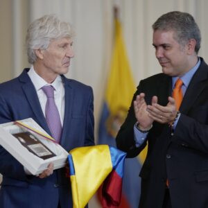 Néstor Pékerman e Iván Duque