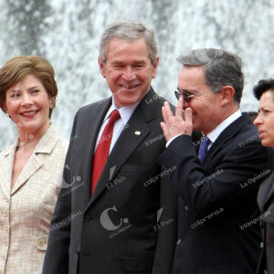 George Bush y Álvaro Uribe