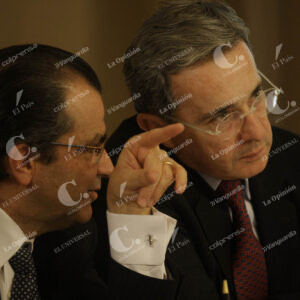 Álvaro Uribe Vélez y Óscar Iván Zuluaga