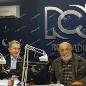Álvaro Uribe Vélez y Juan Gossaín