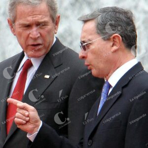 George Bush y Álvaro Uribe