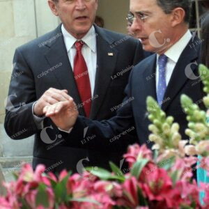 George Bush y Álvaro Uribe